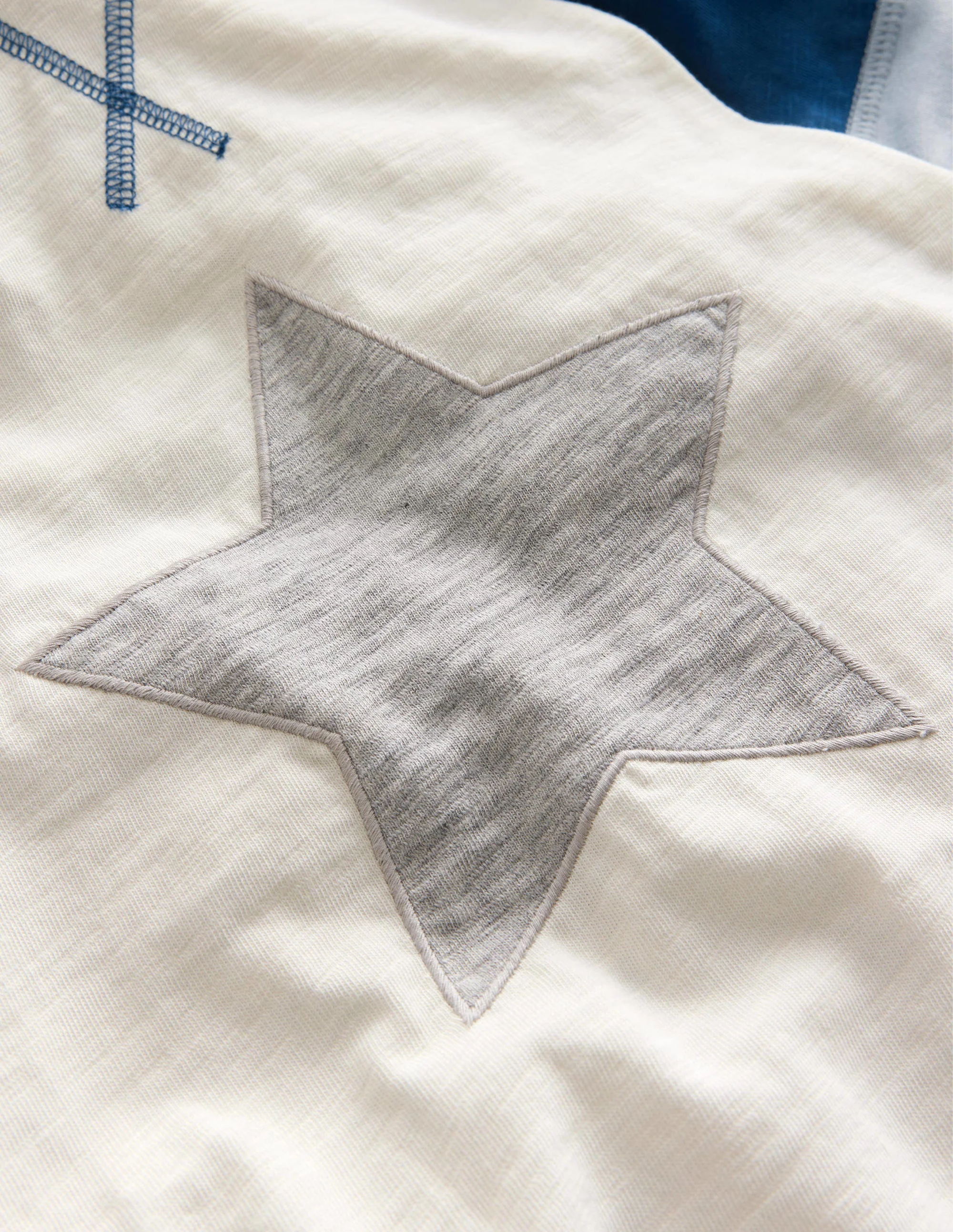 Hooded Logo Raglan T-shirt-Ivory/ Navy Star