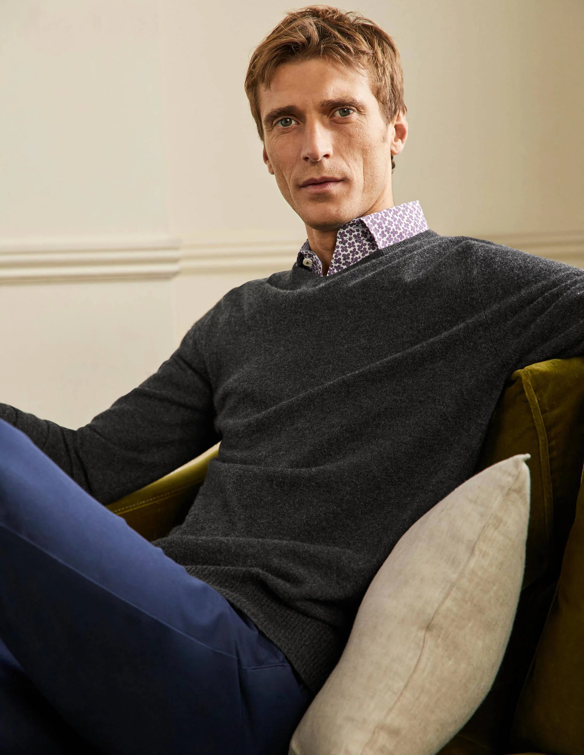 Cashmere V-neck-Dark Grey Melange - Image 6