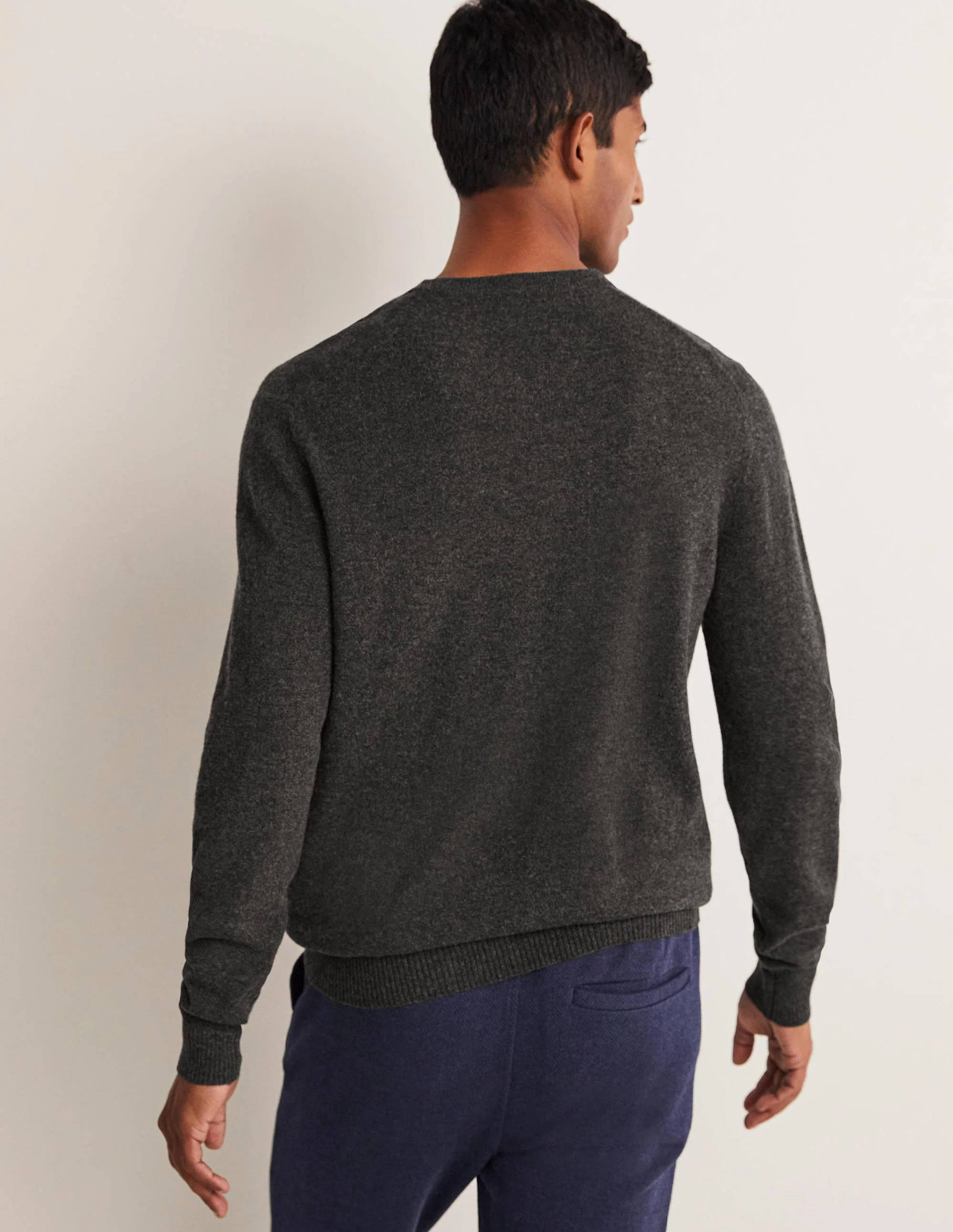 Cashmere V-neck-Dark Grey Melange - Image 3