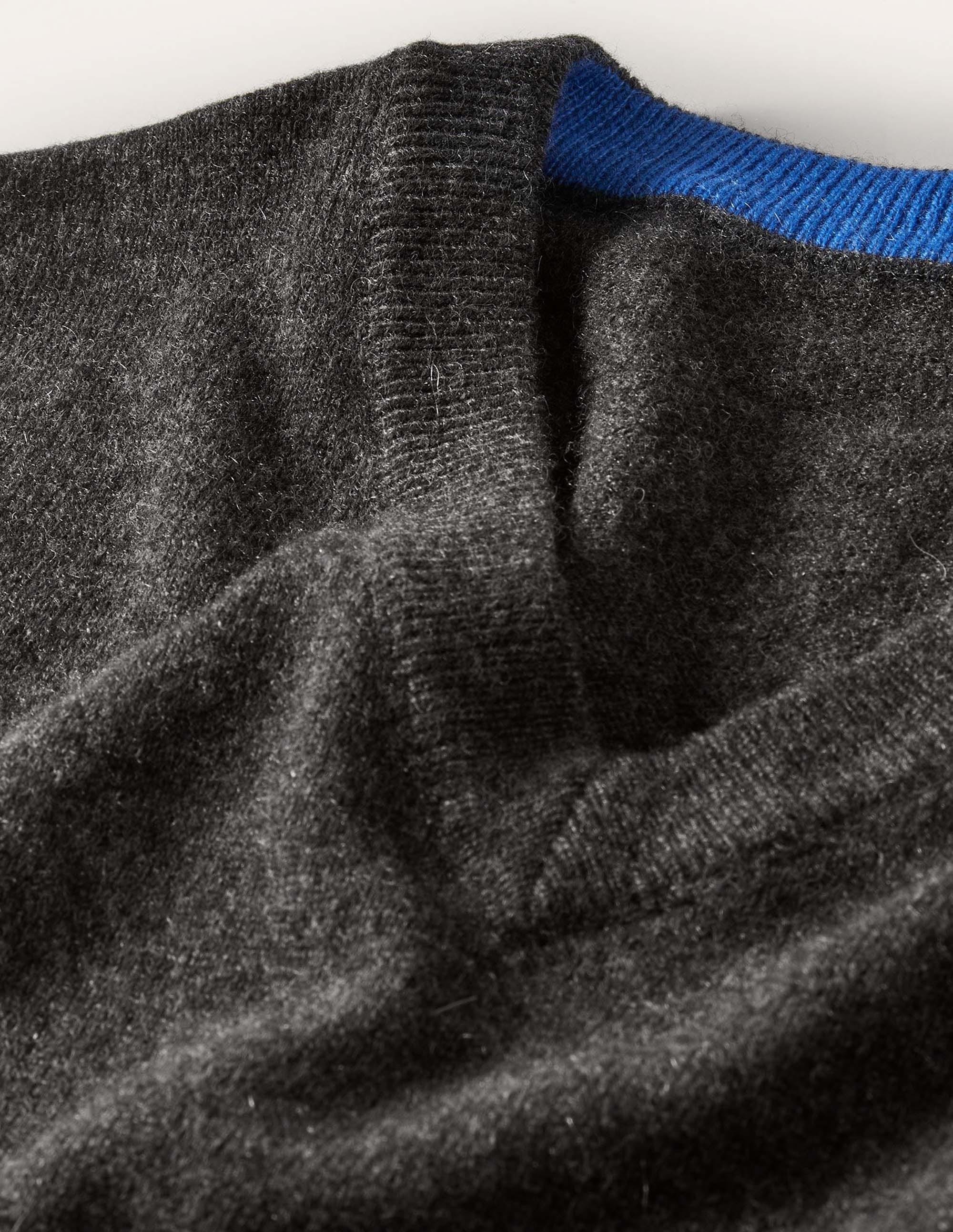 Cashmere V-neck-Dark Grey Melange - Image 9