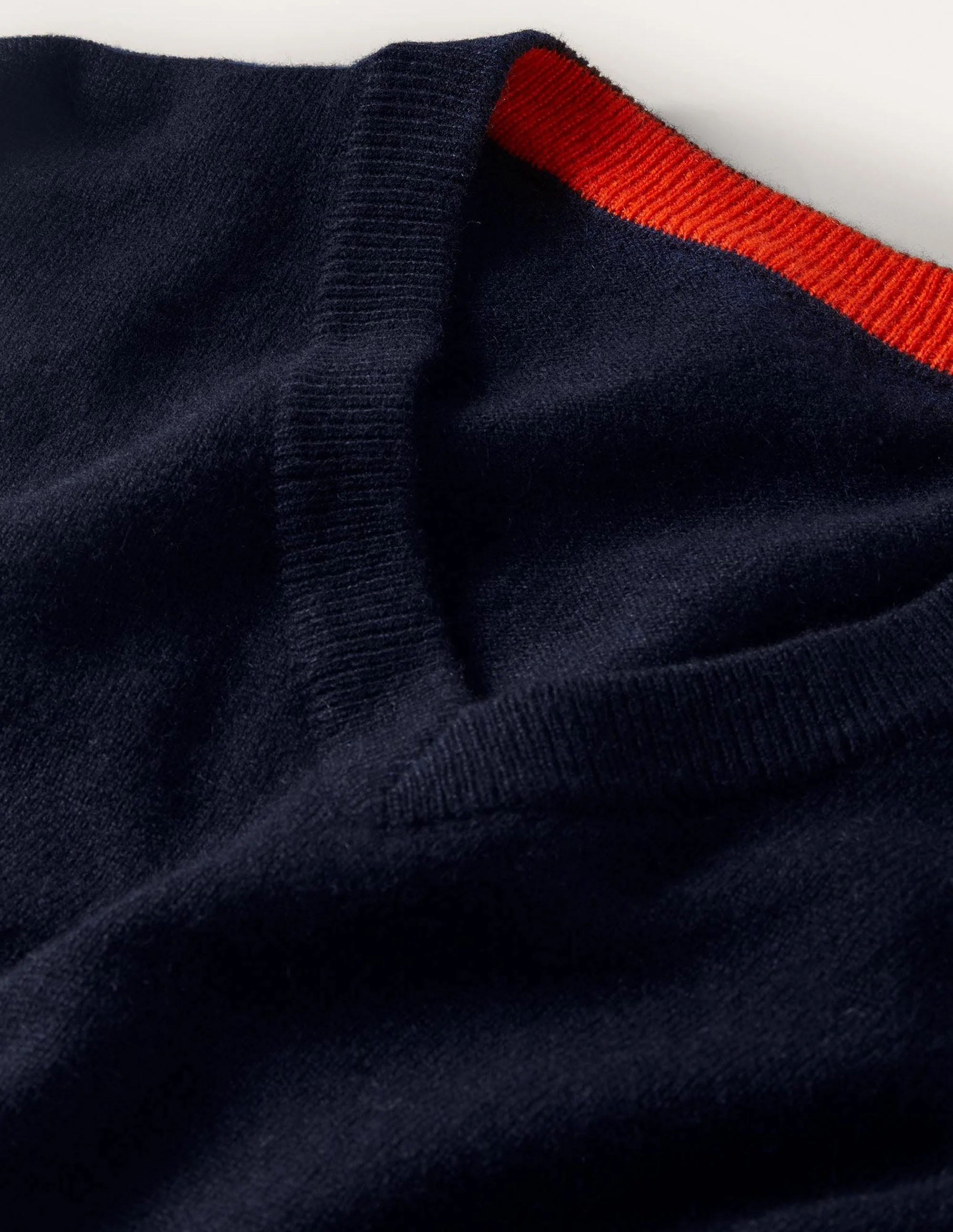 Cashmere V-neck-Navy - Image 11