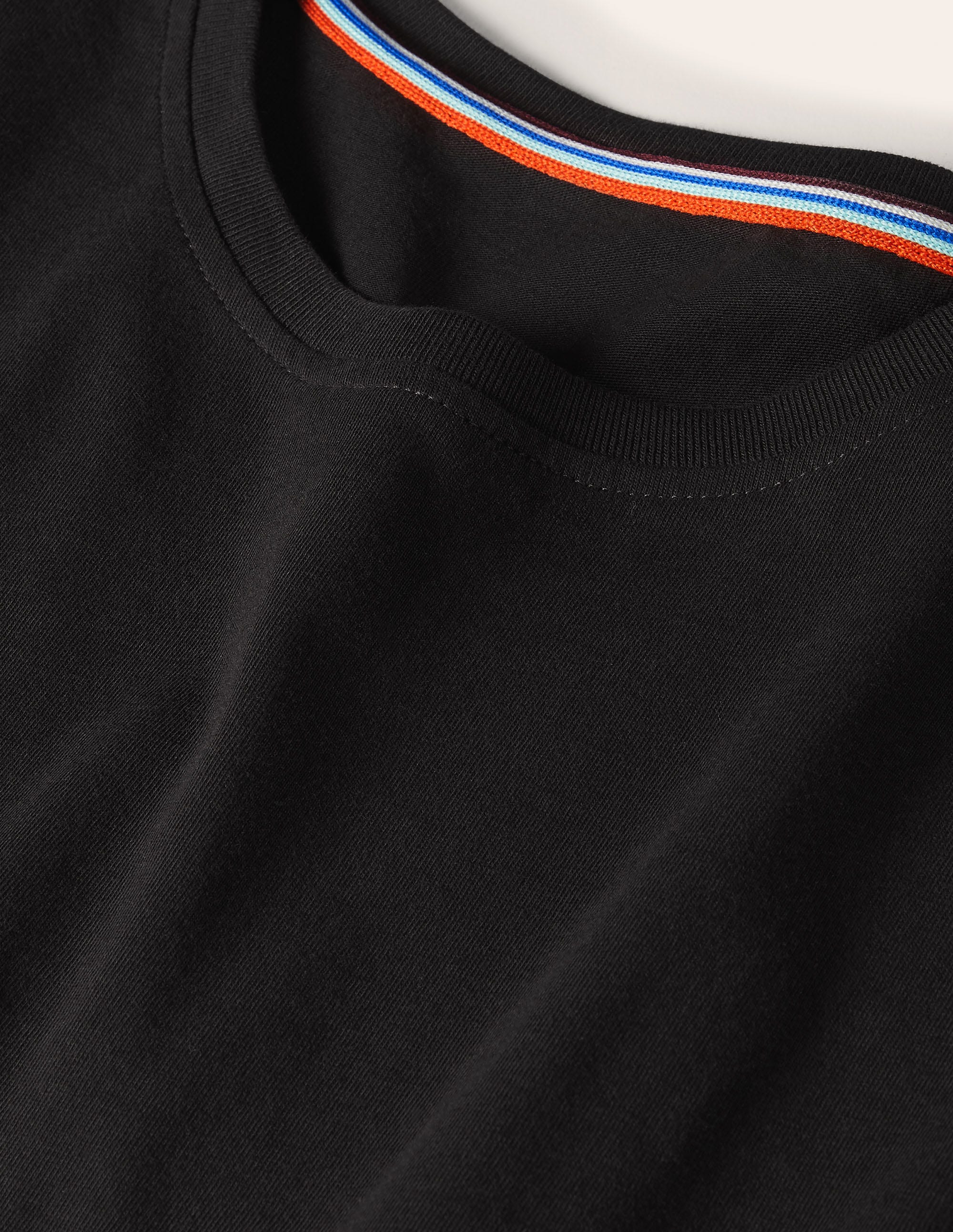 Classic Long-Sleeved T-shirt-Black - Image 7
