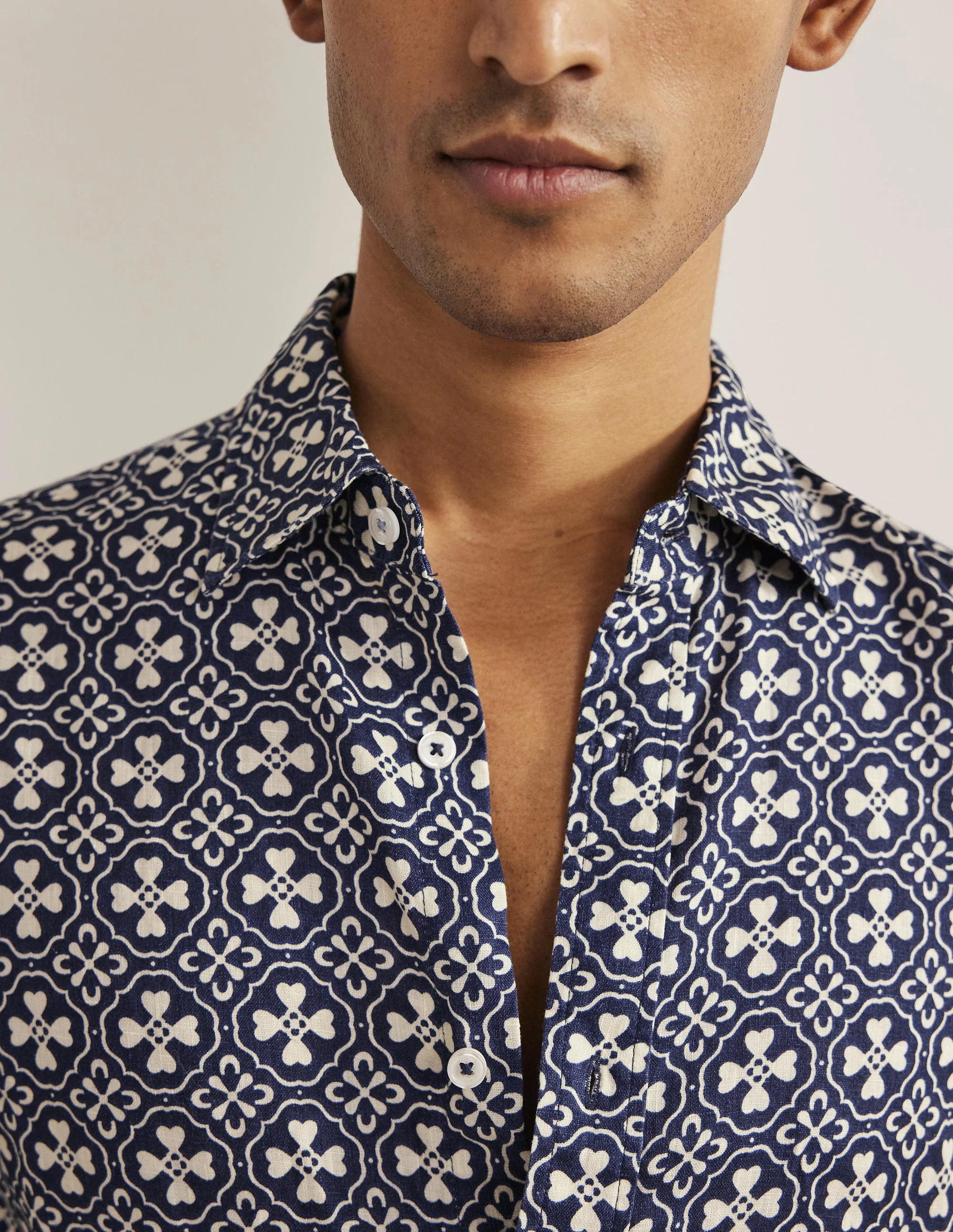 Cutaway Collar Linen Shirt-French Navy Tile - Image 3
