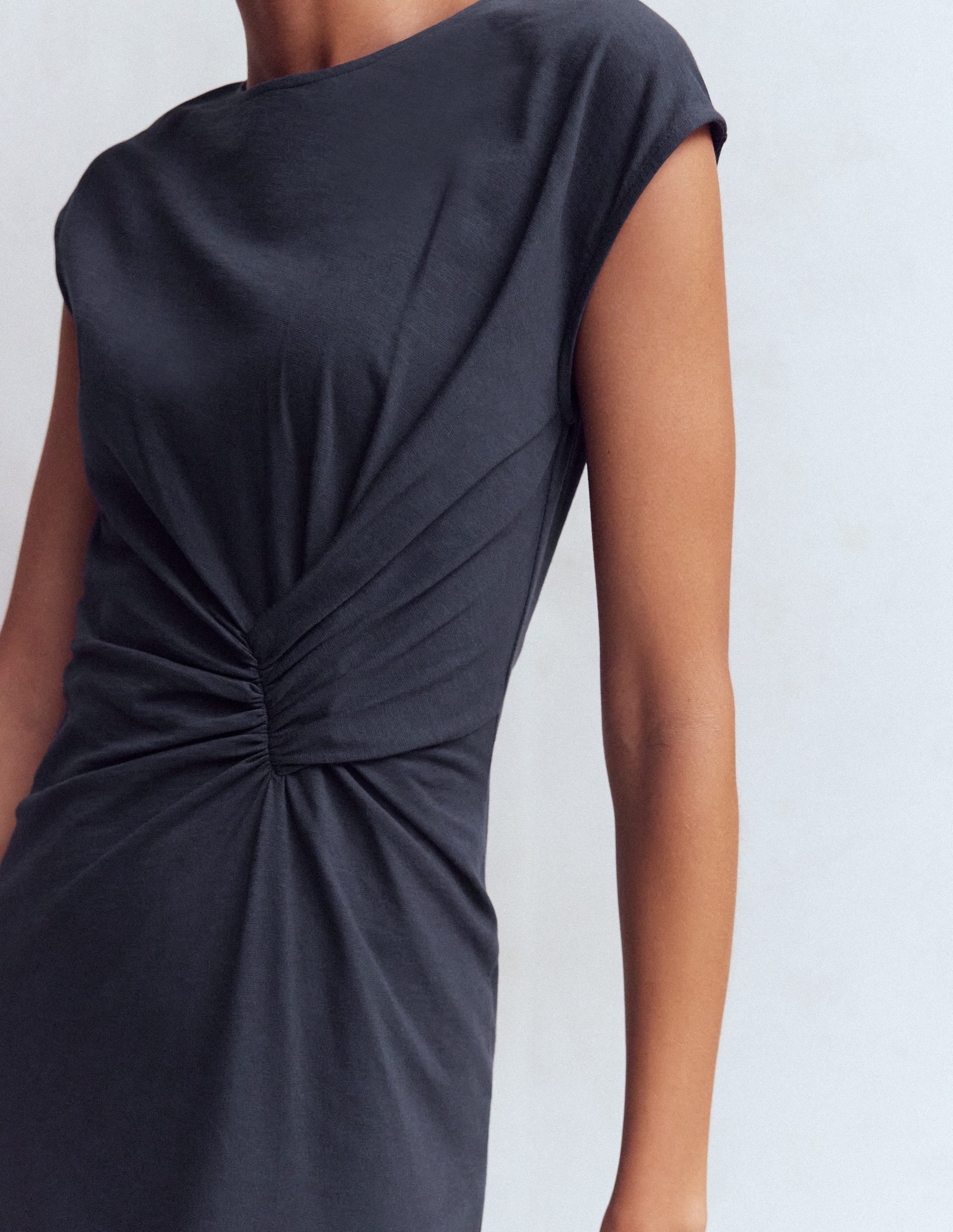 Delilah Twist Midi Dress-Navy - Image 2