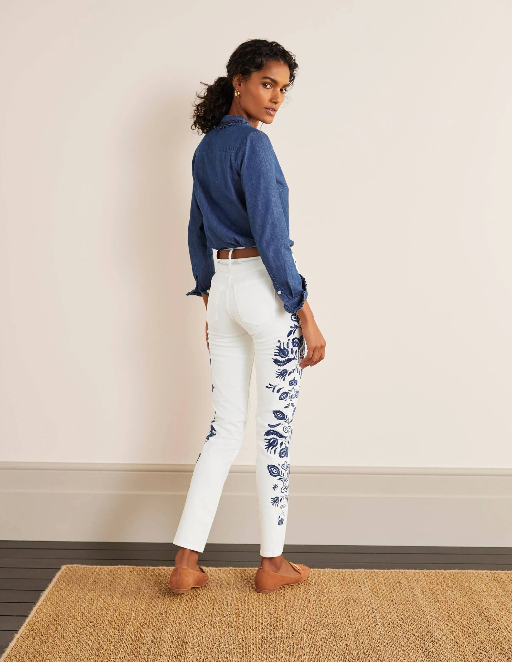 Girlfriend Jeans-White Embroidered - Image 2
