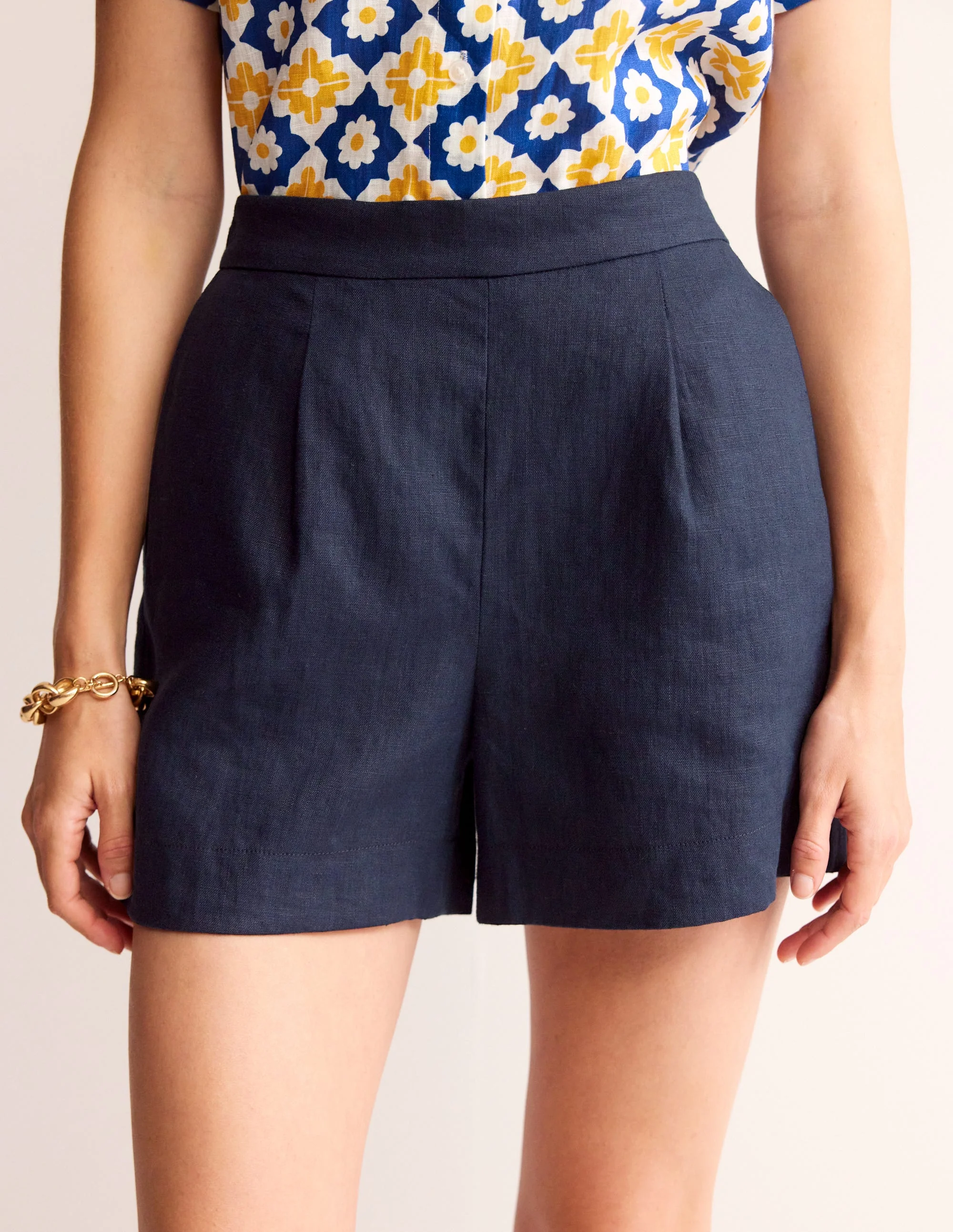 Hampstead Linen Shorts-Navy - Image 4