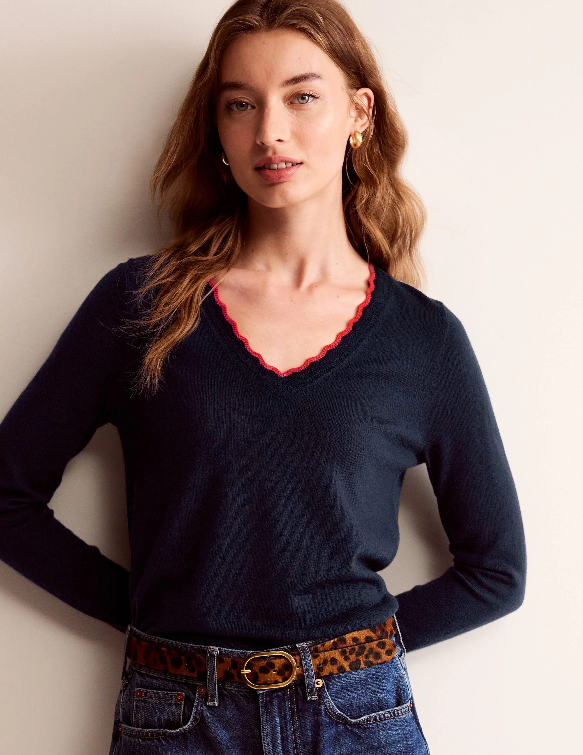 Merino Scallop V-Neck Sweater-Navy - Image 4