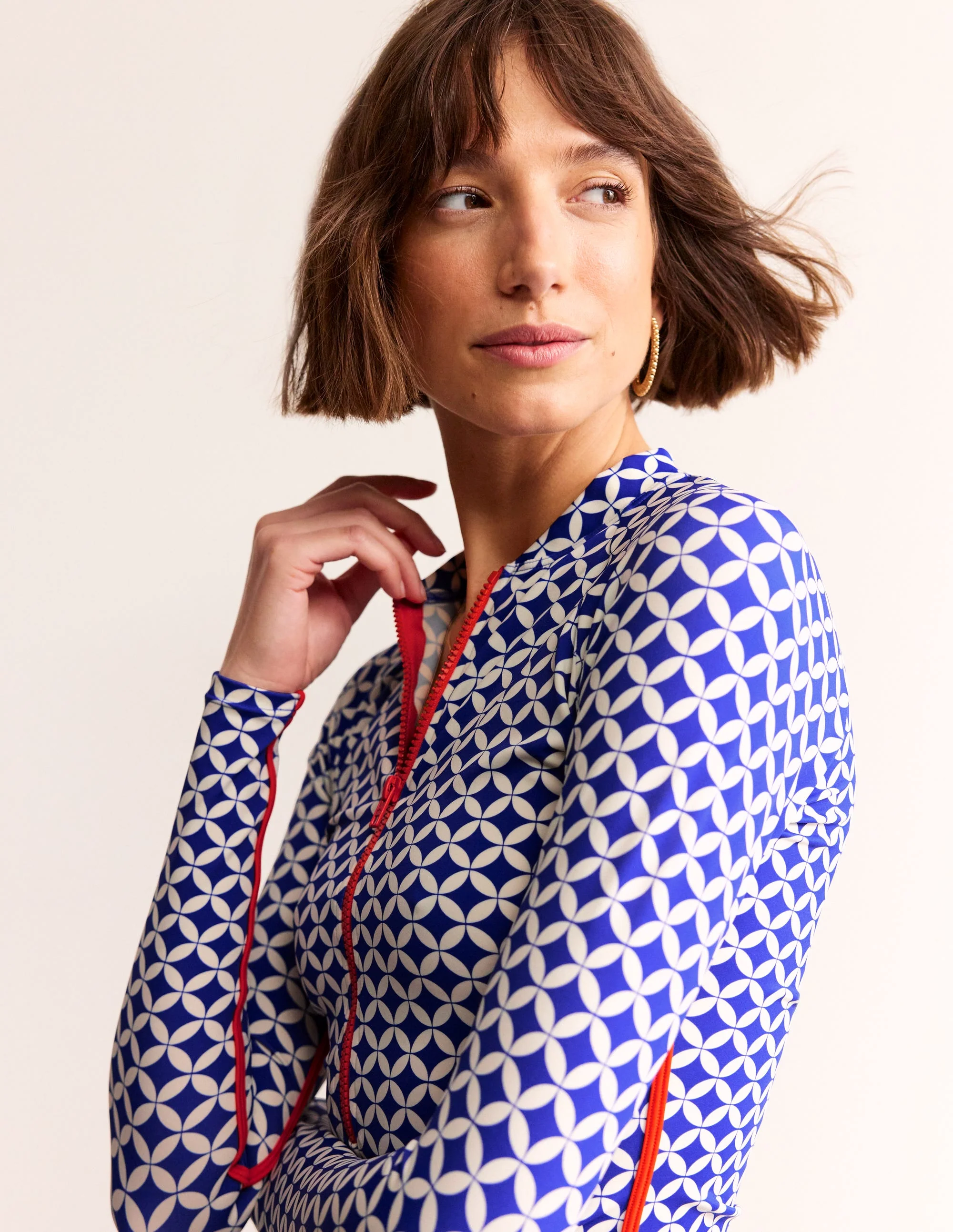 Piped Raglan Rash Guard-Surf The Web, Diamond Terrace - Image 4