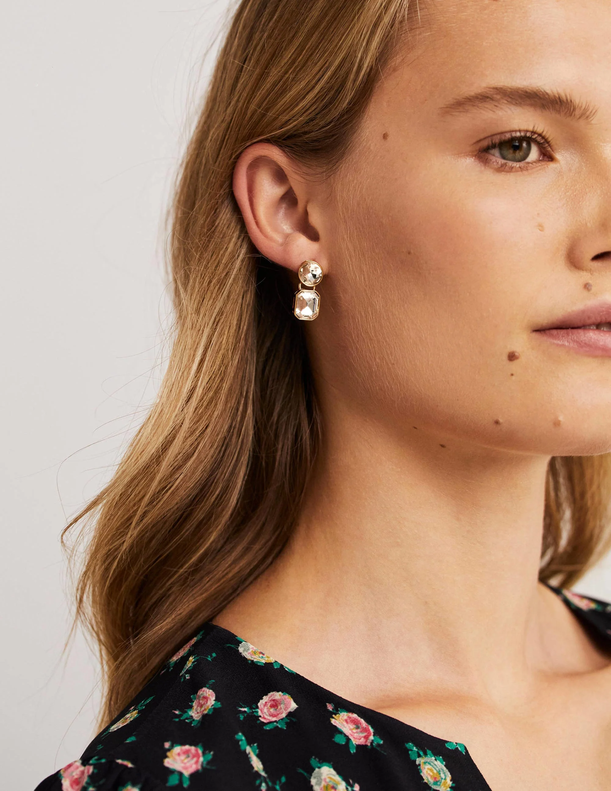 Short Jewel Drop Earrings-Clear - Image 2